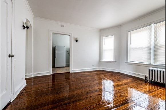 South Shore Apartments for rent in Chicago | 7914 S Kingston Living Room